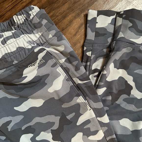PINK Victoria’s Secret Gray Camo Joggers - Picture 2 of 6